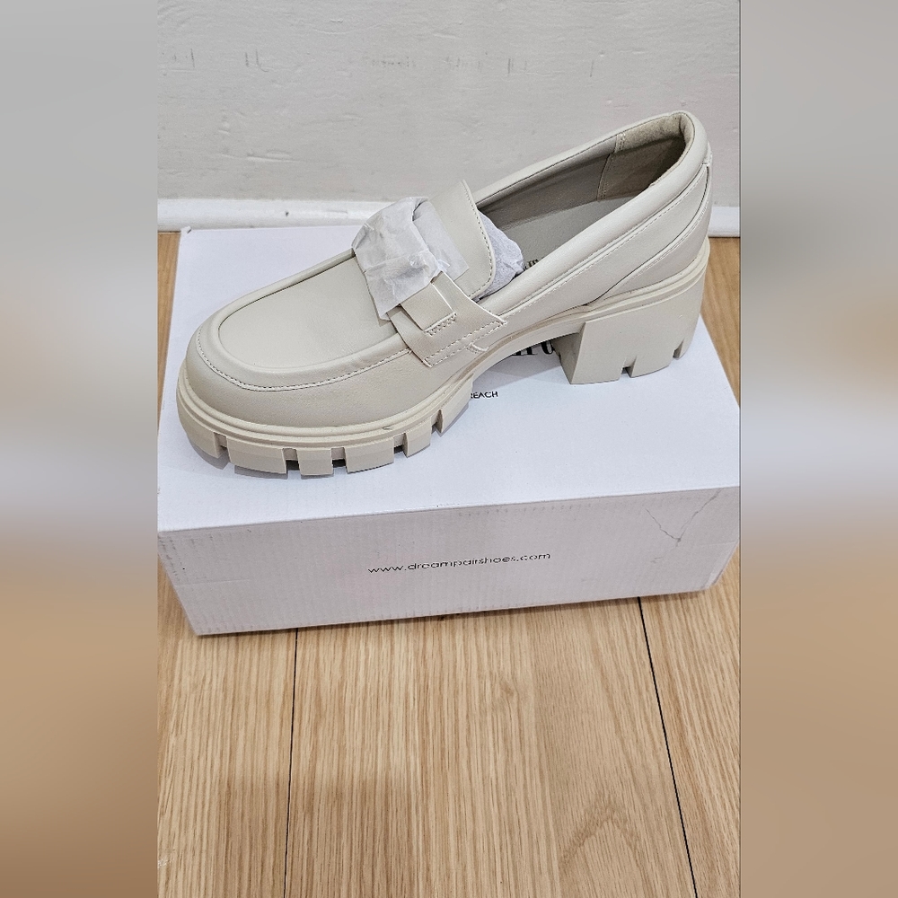 Dream Pairs Beige Loafers Shoes - Size 7.5/8 - Picture 6 of 9